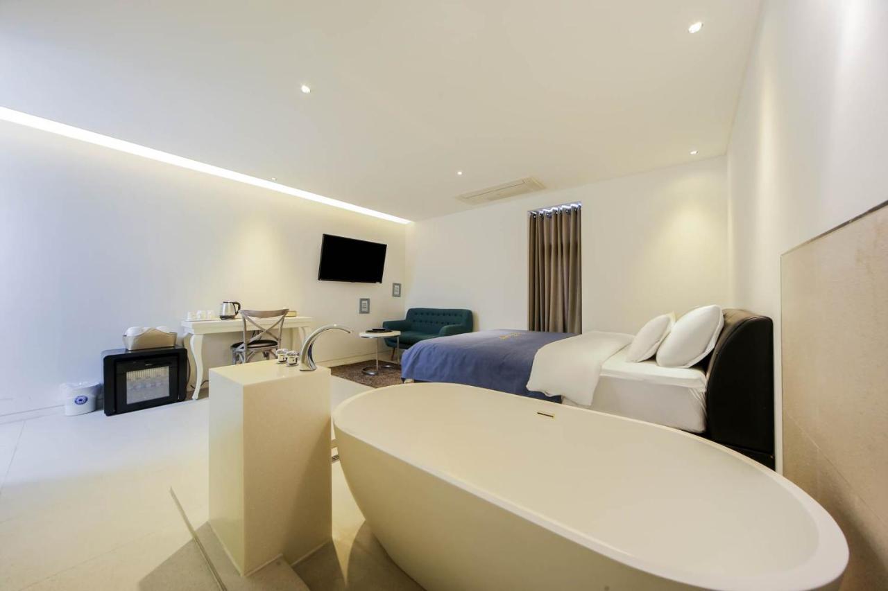 Hotel Myeongjak Chuncheon Exterior photo