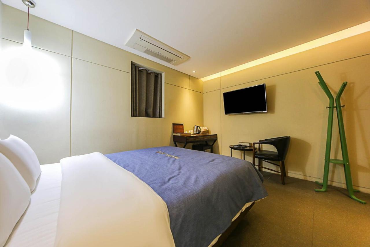 Hotel Myeongjak Chuncheon Exterior photo