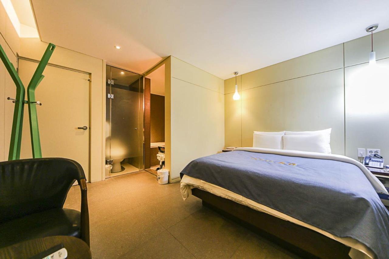 Hotel Myeongjak Chuncheon Exterior photo