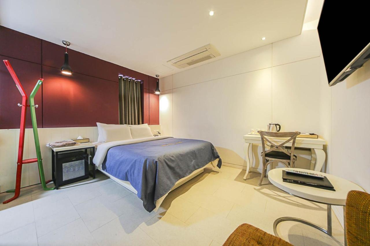 Hotel Myeongjak Chuncheon Exterior photo