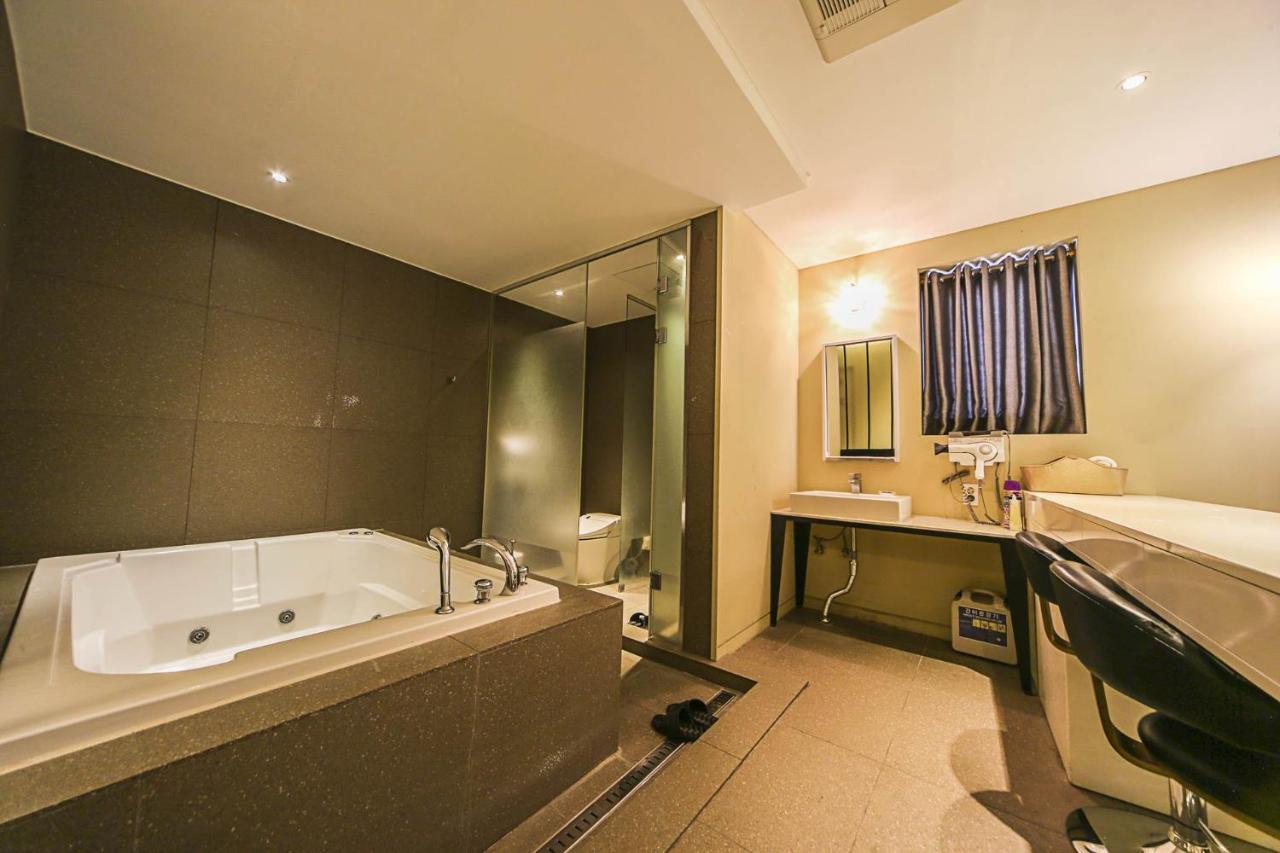 Hotel Myeongjak Chuncheon Exterior photo