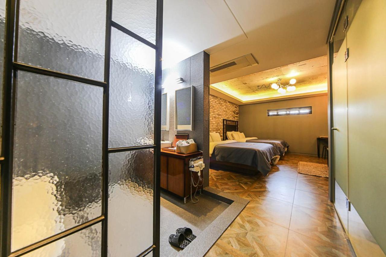 Hotel Myeongjak Chuncheon Exterior photo