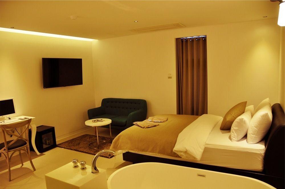 Hotel Myeongjak Chuncheon Exterior photo