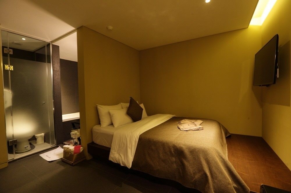Hotel Myeongjak Chuncheon Exterior photo