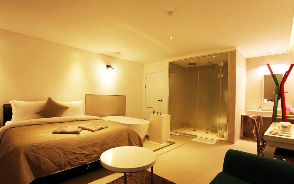 Hotel Myeongjak Chuncheon Exterior photo