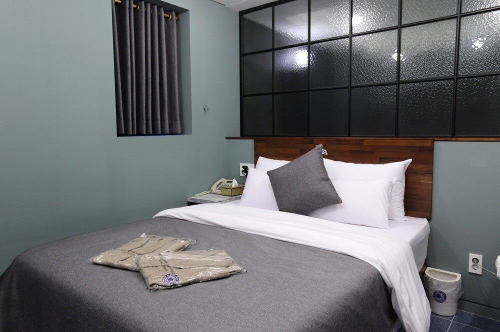 Hotel Myeongjak Chuncheon Exterior photo